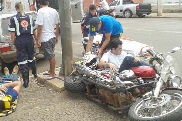 Motorista atravessa a Major Gote e bate em moto de 600cc deixando dois feridos
