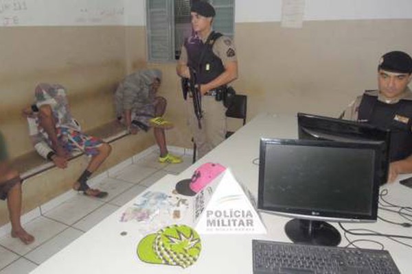 PM apreende drogas no São José Operário e leva três pessoas para a Delegacia
