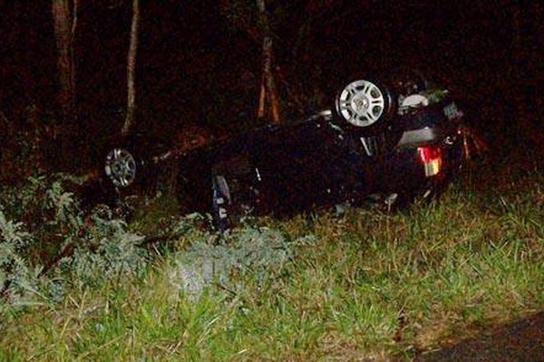 Motorista de 60 anos morre ao capotar na BR 354 e bater em árvore