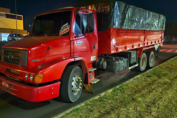 Polícia Militar prende assaltantes, liberta refém e recupera caminhão de café tomado de assalto