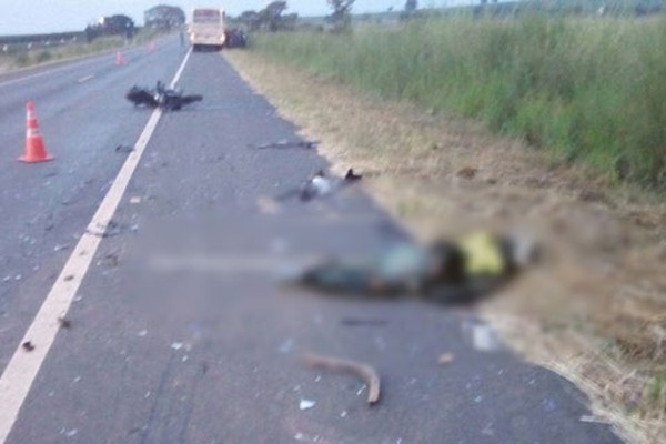 Mototaxista morre após colisão frontal com caminhonete na BR-146 em Serra do Salitre
