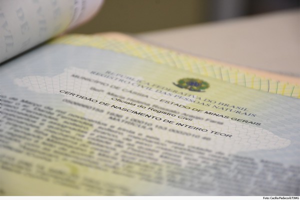 Homem transexual deve ser indenizado por banco não trocar nome civil