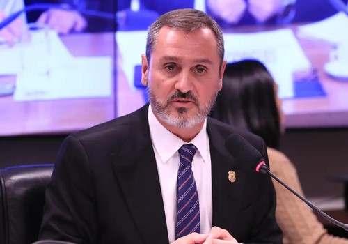Dino determina reintegração de Andrei Rodrigues ao comando da PF