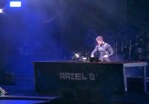 DJ Ariel B agita a arena antes de show de Hugo e Guilherme; veja ao vivo