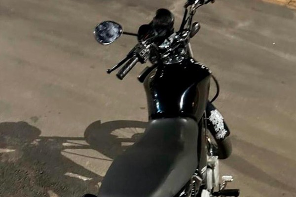 Polícia Militar recupera moto furtada há um ano e prende condutor com cocaína, em Patos de Minas