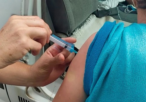 Vacinação contra a gripe é ampliada para toda a população acima de 6 meses em Patos de Minas