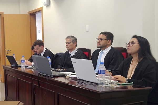 Acusado de participação em assassinato é absolvido do crime, mas é condenado por porte de arma de fogo