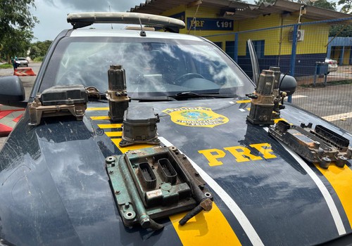 PRF intercepta na BR 365, em Patos de Minas, módulos eletrônicos de caminhão furtados em Salinas