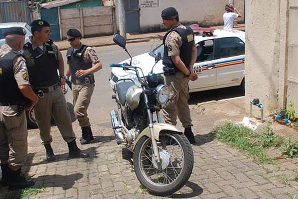Ladrões furtam moto no centro de Patos de Minas, mas pintor vai atrás e recupera veículo