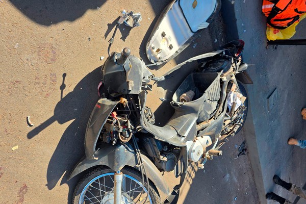 Motociclista rompe veia após grave acidente e é salvo por militar até a chegada do SAMU, em Patos de Minas