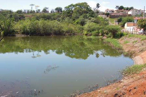 Prefeitura e CODEMA investigam despejo de esgoto em lagoa do Parque do Mocambo