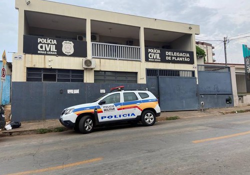 Filho é preso após ameaçar a própria mãe com faca e exigir dinheiro para comprar drogas em Patos de Minas