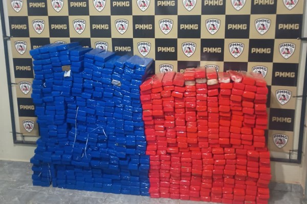 Polícia apreende 600 quilos de maconha e prende dois homens após perseguição na MG-176