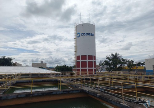 Vazamento em rede da Copasa afeta abastecimento em mais de 20 bairros de Patos de Minas