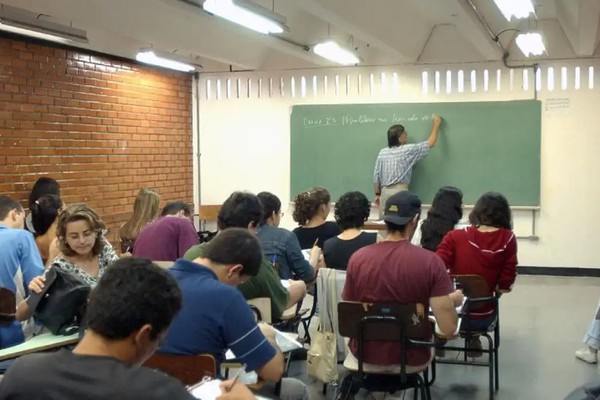 Ensino superior no Brasil pode mais que dobrar salário