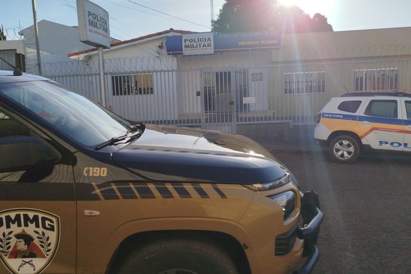 Pai descobre mensagens inapropriadas no celular da filha de 13 anos e aciona a polícia