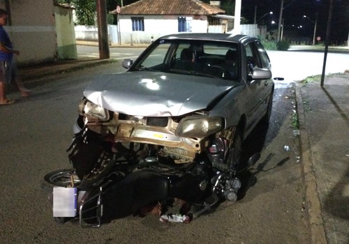 Motociclista é arrastado e tem fratura exposta em acidente com carro em Lagoa Formosa