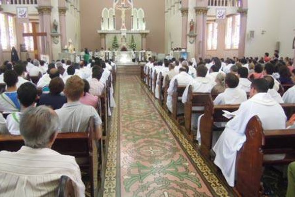 Sacerdotes de toda a Diocese celebram a Missa do Crisma em Patos de Minas