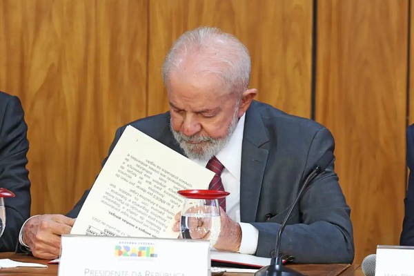 Lula veta lei que reconhece estágio como experiência profissional