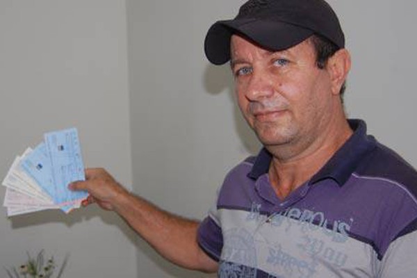 Patense doa calça com quase R$4,5 mil e vítima de enchente devolve dinheiro