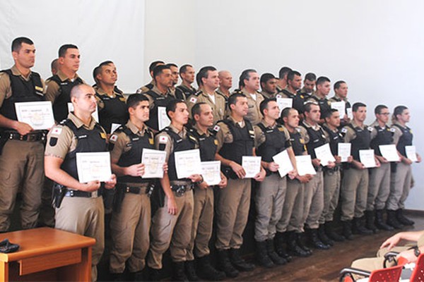 Militares recebem certificado de conclusão de curso de Radiopatrulhamento Tático Móvel 