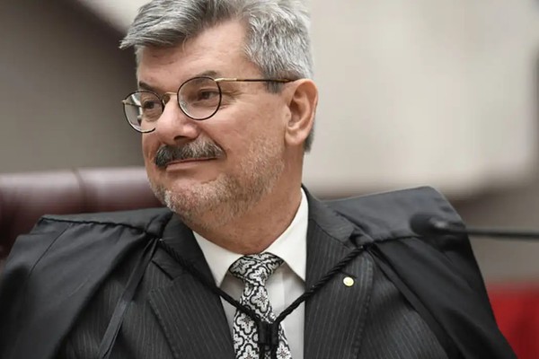 Ministro do STJ nega importunação sexual e pede licença de 90 dias
