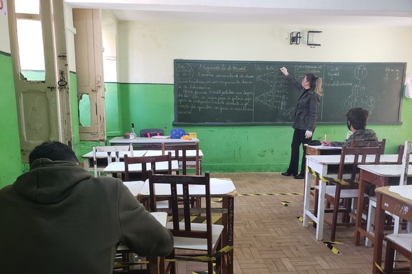 Volta às aulas presenciais acontece de forma escalonada nas escolas estaduais de Patos de Minas
