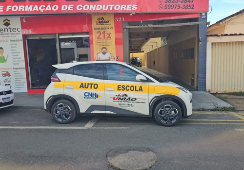 Autoescola União oferece aulas em carro automático e facilita a vida de quem quer tirar a CNH