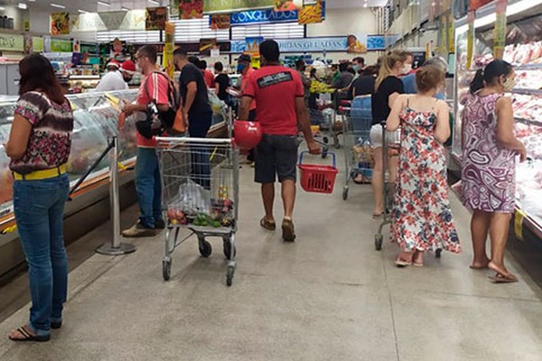Supermercados e comércios abastecem estoques e vendas prometem ser superiores a 2019 em Patos de Minas