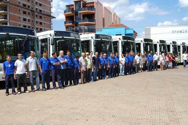 Pássaro Branco apresenta nova frota de ônibus para modernizar o transporte público