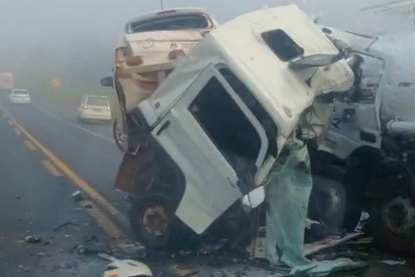Tragédia na BR-365: batida frontal entre caminhões deixa dois mortos nesta manhã de sábado