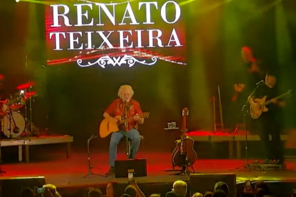 Renato Teixeira arranca aplausos na Fenapraça que recebe um grande público; veja ao vivo