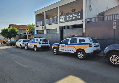 Homem é preso por furtar bebidas do pai de 73 anos e ameaçar atear fogo em veículo e casa