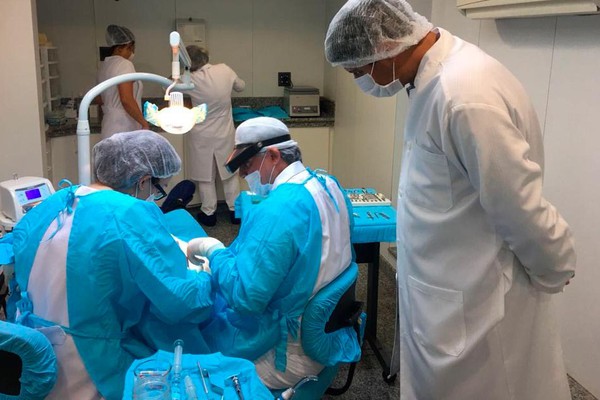 Implante dentário com cirurgia guiada por computador já é uma realidade em Patos de Minas