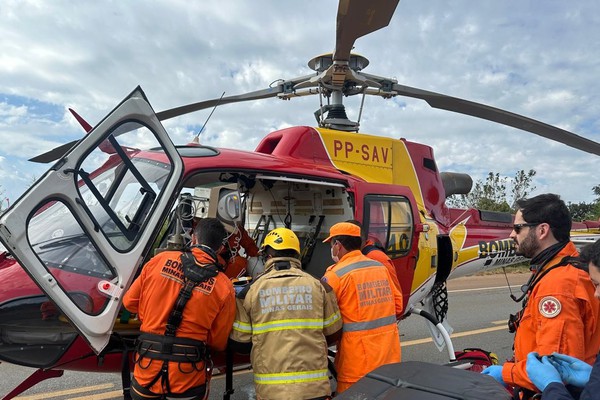 Acidente entre carro e caminhão mobiliza equipes de resgate e até helicóptero na BR-146