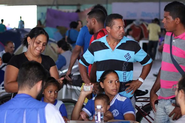 Venezuelanos que vivem no Brasil veem com tristeza crise em seu país