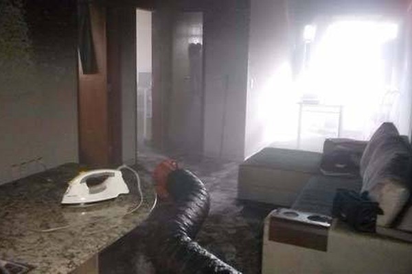 Princípio de incêndio assusta moradores de prédio no centro de Patos de Minas