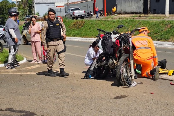 Acidente na descida da rua Doutor Marcolino deixa feridos e mobiliza Samu e Bombeiros