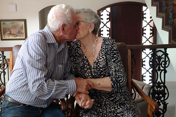 Casal comemora 60 anos de união em Patos de Minas e dá lição de amor e compreensão