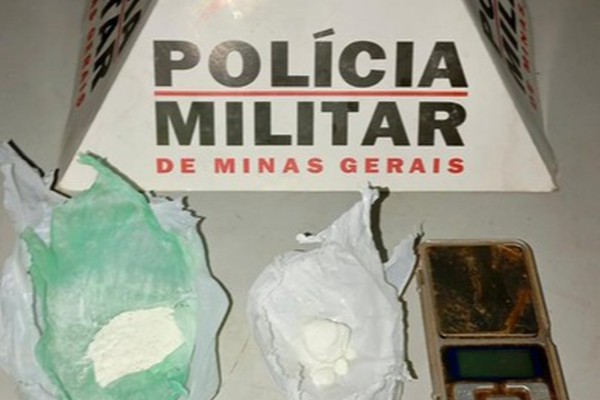 Polícia Militar prende dois jovens por tráfico de drogas após avanço de sinal vermelho em Patos de Minas