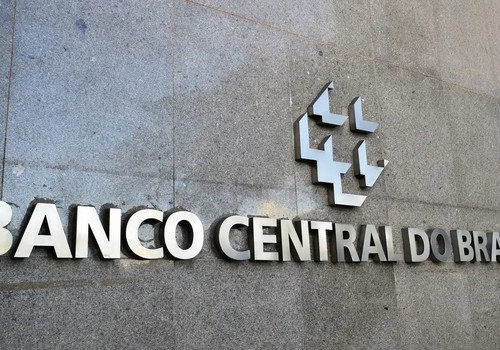 Mercado financeiro reduz previsão da inflação para 5% este ano