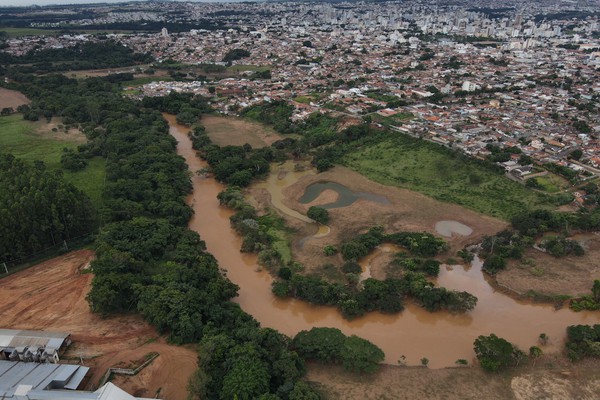 Rio Paranaíba volta a ficar abaixo dos 7 metros; previsão continua indicando chuva
