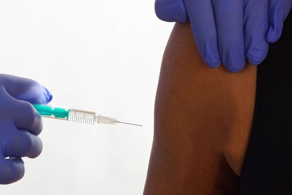 Pessoas com comorbidades já podem receber vacina bivalente contra a Covid-19