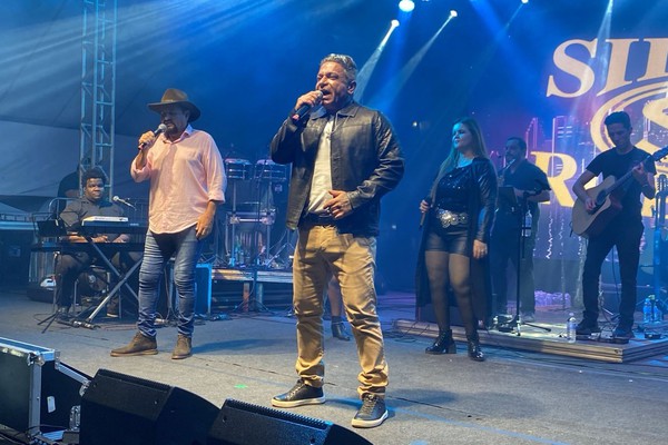 Silvio & Robson começam show no Palco Principal da Fenparaça com muito sertanejo; veja ao vivo