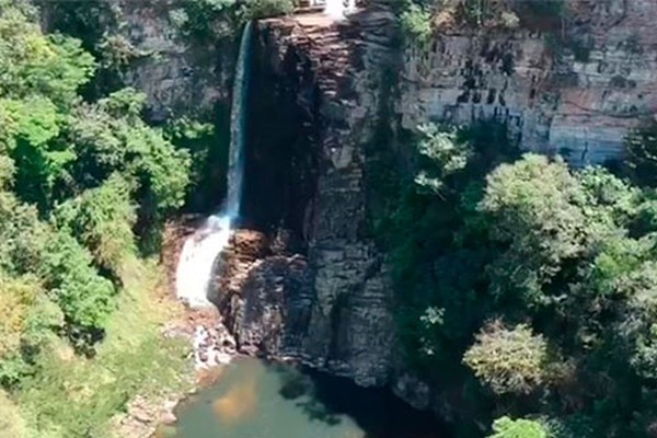 Jovem de 27 anos morre após cair de cachoeira em Guarda-Mor