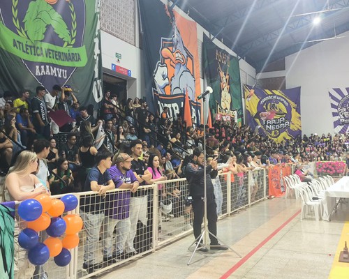 Abertura dos Jogos Universitários do UNIPAM tem batalha de cheerleaders, dança, pira olímpica e muita animação