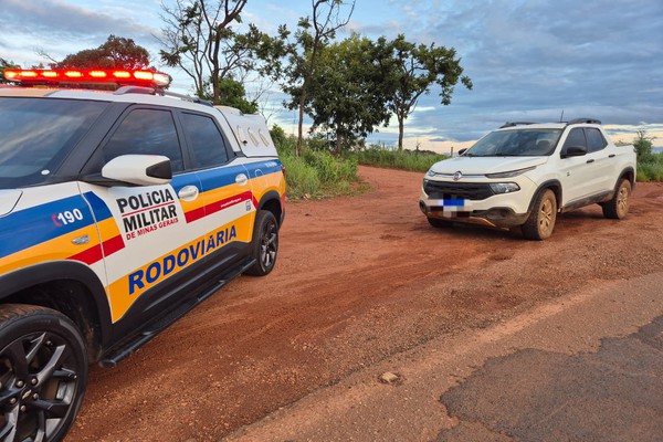 Condutor inabilitado é preso com picape clonada na MG188, em Coromandel