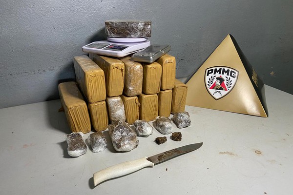 Após denúncias anônimas, polícia encontra 10kg de maconha em casa de idosa em Patos de Minas