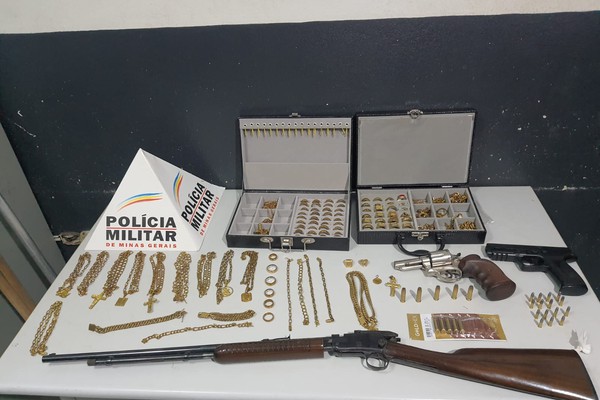 Polícia Militar encontra suspeitos e recupera joias e armas roubadas em assalto na Vila Garcia