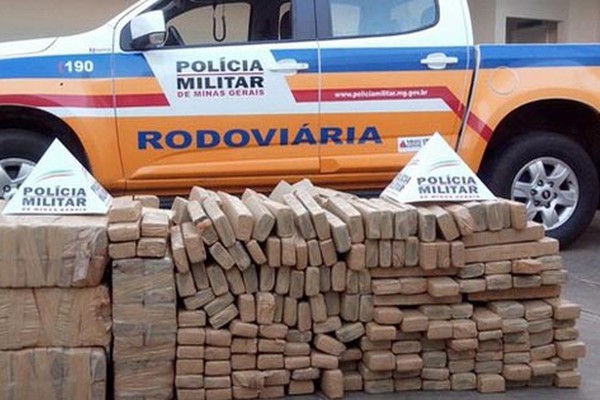 Polícia Militar Rodoviária apreende mais de 400 Kg de maconha em rodovia perto de Campina Verde